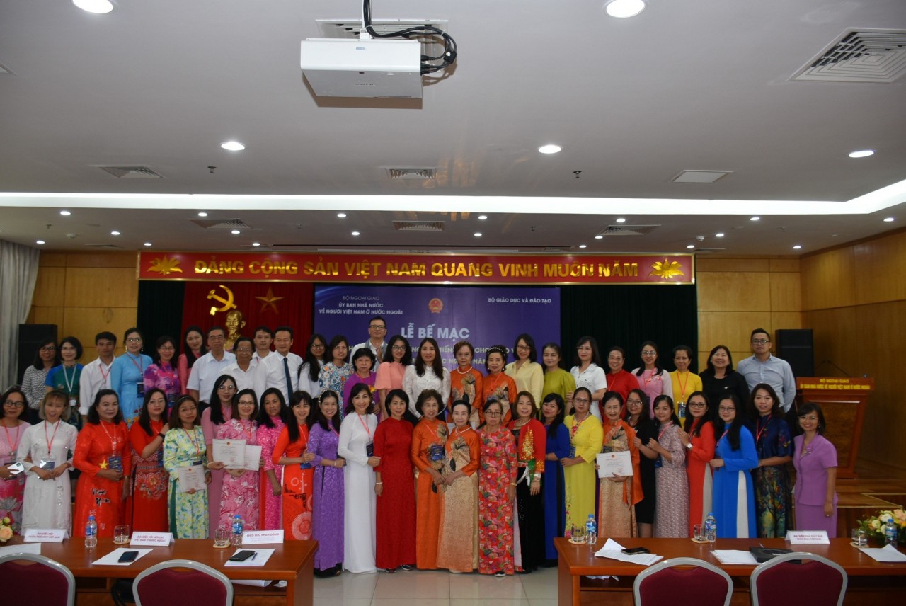 Bế giảng Khóa tập huấn dạy tiếng Việt cho giáo viên người Việt Nam ở nước ngoài 2023