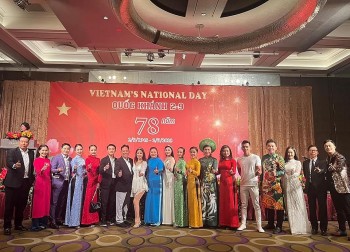 Biểu diễn văn nghệ phục vụ cộng đồng người Việt tại Đài Loan (Trung Quốc) kỉ niệm 78 năm Quốc khánh