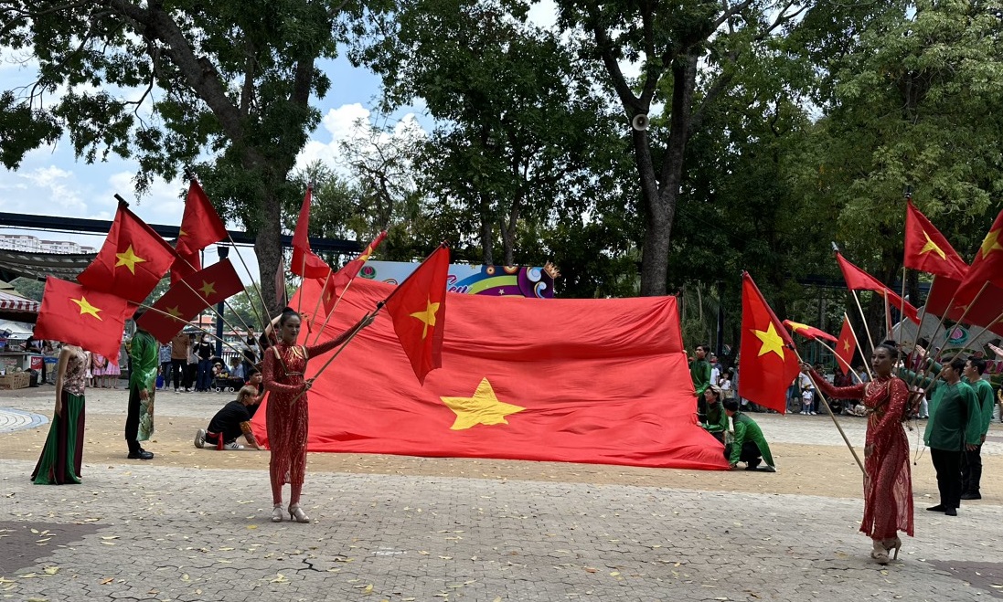 TP Hồ Chí Minh: Các điểm vui chơi, giải trí đông khách trong ngày đầu nghỉ lễ