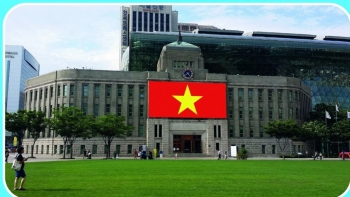 hinh anh quoc ky viet nam se duoc trinh chieu tai toa thi chinh seoul thap namsan han quoc