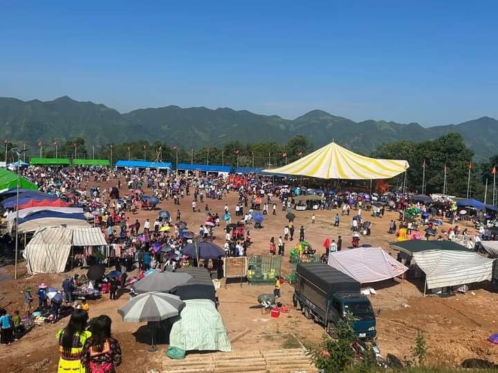 Rộn ràng Ngày hội văn hóa dân tộc Thái ở huyện vùng cao biên giới Nậm Pồ