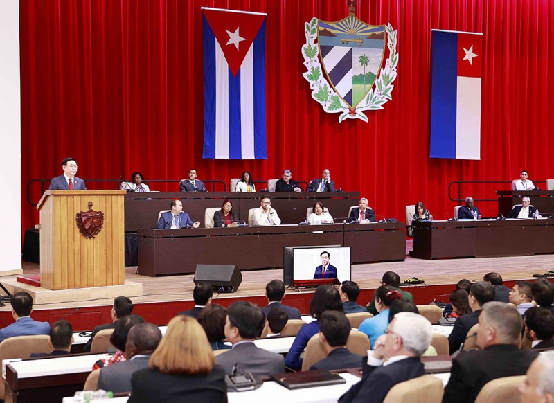 Chủ tịch Quốc hội Vương Đình Huệ dự và phát biểu tại Phiên họp đặc biệt của Quốc hội Cuba khóa X, lễ kỷ niệm 62 năm Chiến thắng Giron trong Đoàn Đại biểu cấp cao Quốc hội Việt Nam