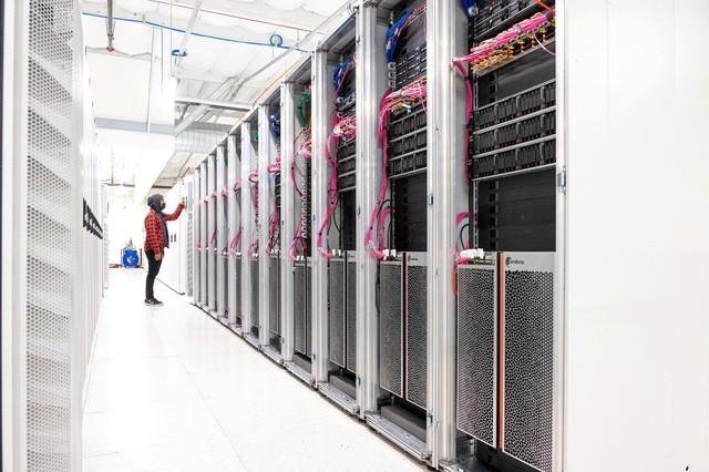 Một siêu máy tính trí tuệ nhân tạo ở California, Mỹ. (Ảnh: Reuters)