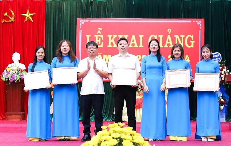Hơn 380.000 học sinh ở Phú Thọ tham gia Lễ khai giảng năm học mới