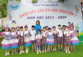 hon 380000 hoc sinh o phu tho tham gia le khai giang nam hoc moi