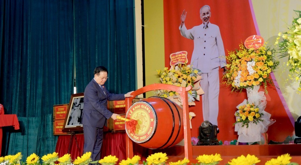Chủ tịch Quốc hội Vương Đình Huệ: Trường Hữu nghị T78 là cầu nối gắn kết, vun đắp tình hữu nghị Việt -Lào
