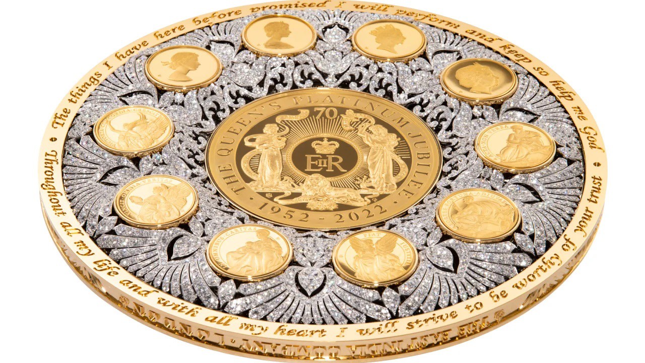 Đồng tiền vàng gắn hơn 6.400 viên kim cương tưởng nhớ cố Nữ hoàng Elizabeth II a