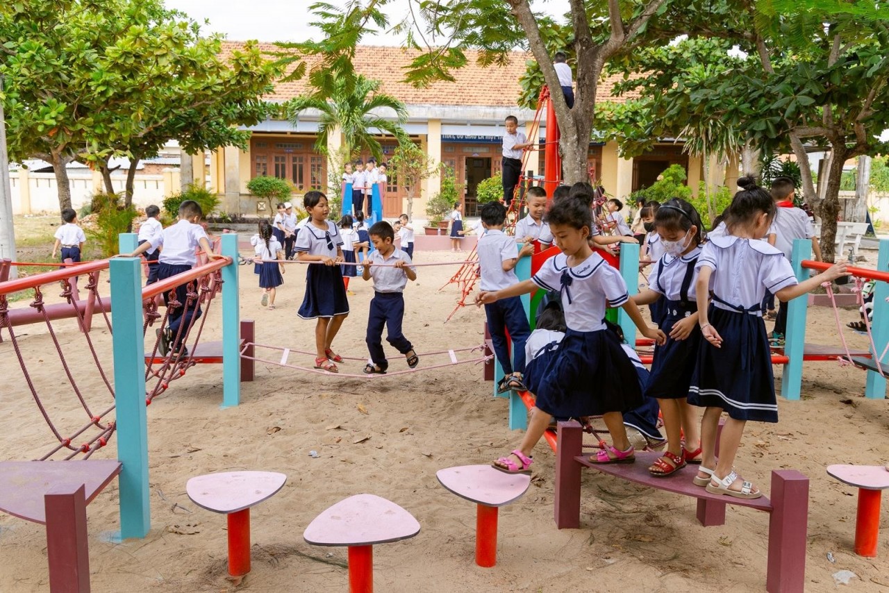 “Sân chơi xanh” - Món quà ươm mầm ước mơ cho trẻ em Phú Yên 2