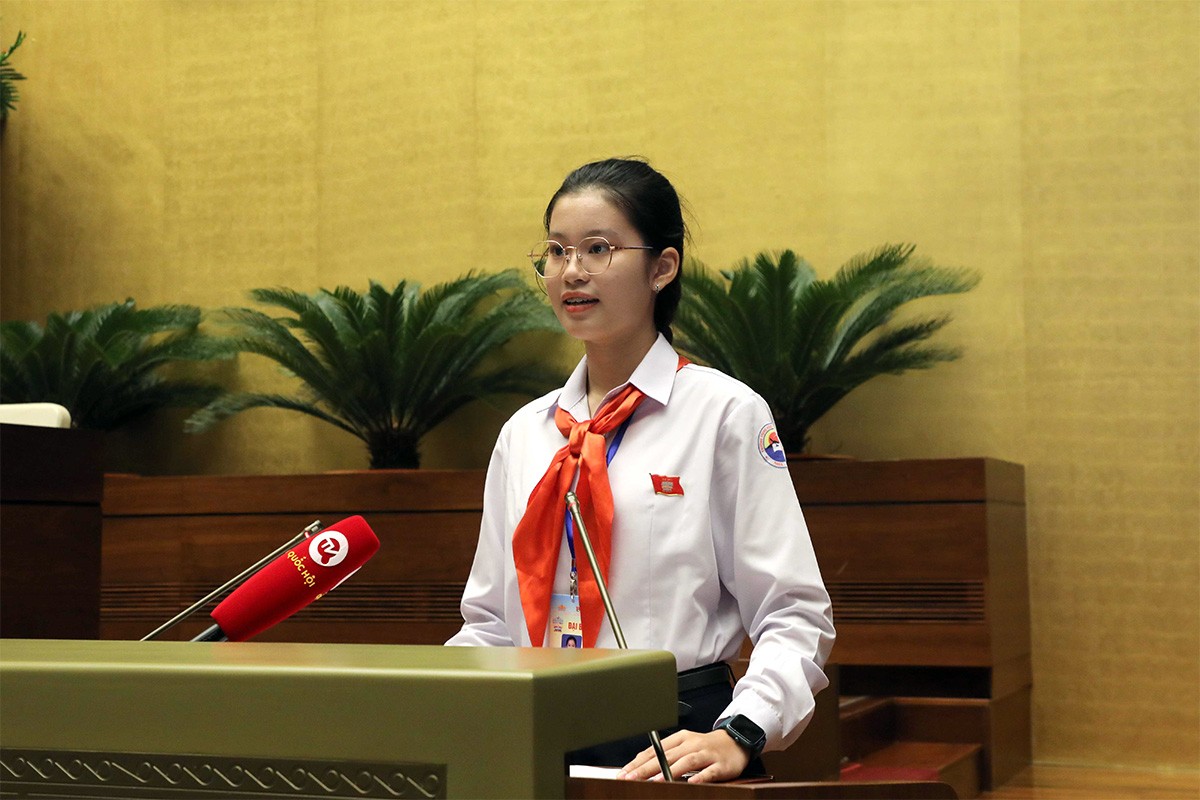 Chủ tịch Quốc hội trẻ em Đặng Cát Tiên phát biểu. Ảnh: Hồ Long