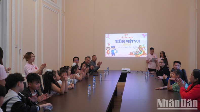 Sinh viên Việt Nam “tiếp lửa” phong trào dạy tiếng Việt tại Nga ảnh 4