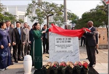 Khai trương biển tên mới cho Đại lộ Hồ Chí Minh ở Mozambique