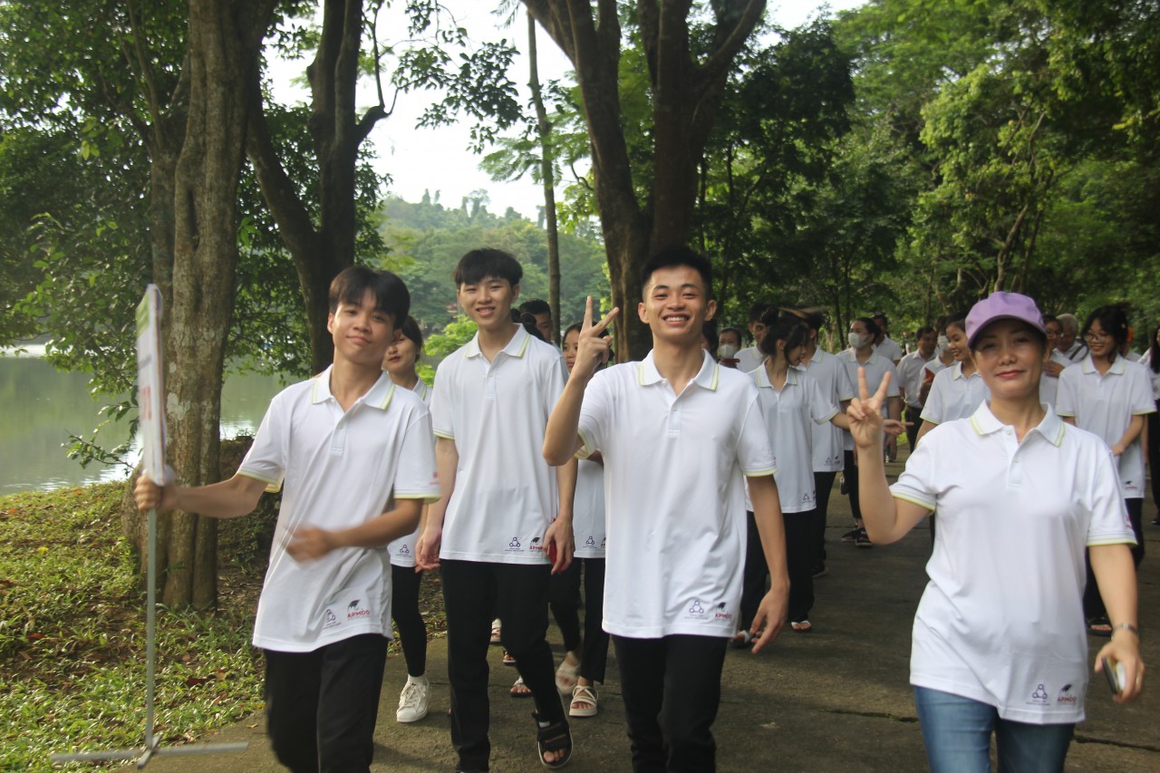 Gần 1.000 thanh niên tham gia đi bộ hưởng ứng "Giảm phát thải bảo vệ tương lai"