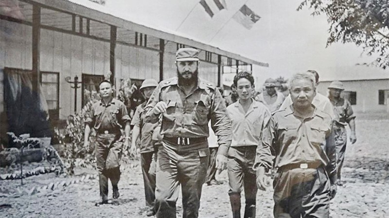 ​Sách về chuyến thăm đầu tiên của lãnh tụ Fidel Castro tới Việt Nam | Điểm Nhạc-Phim-Sách | Vietnam+ (VietnamPlus)