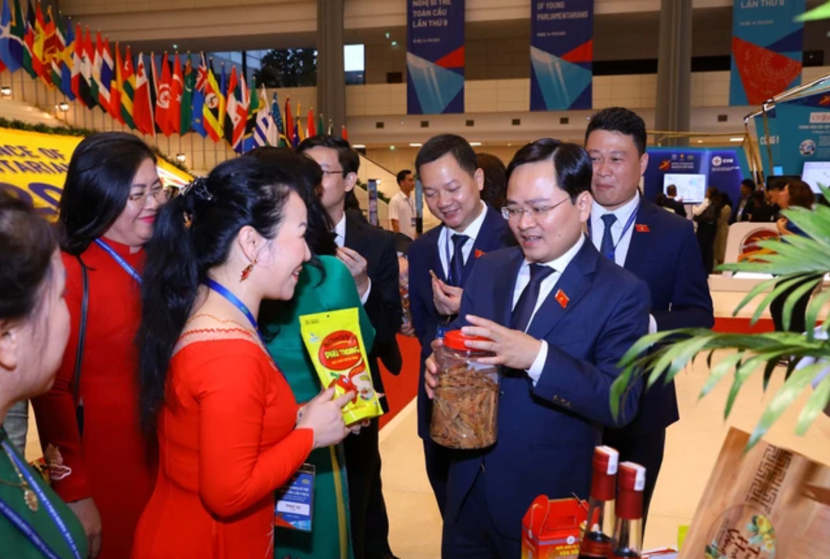 Giới thiệu sản phẩm OCOP và công nghệ Make in Vietnam đến bạn bè quốc tế