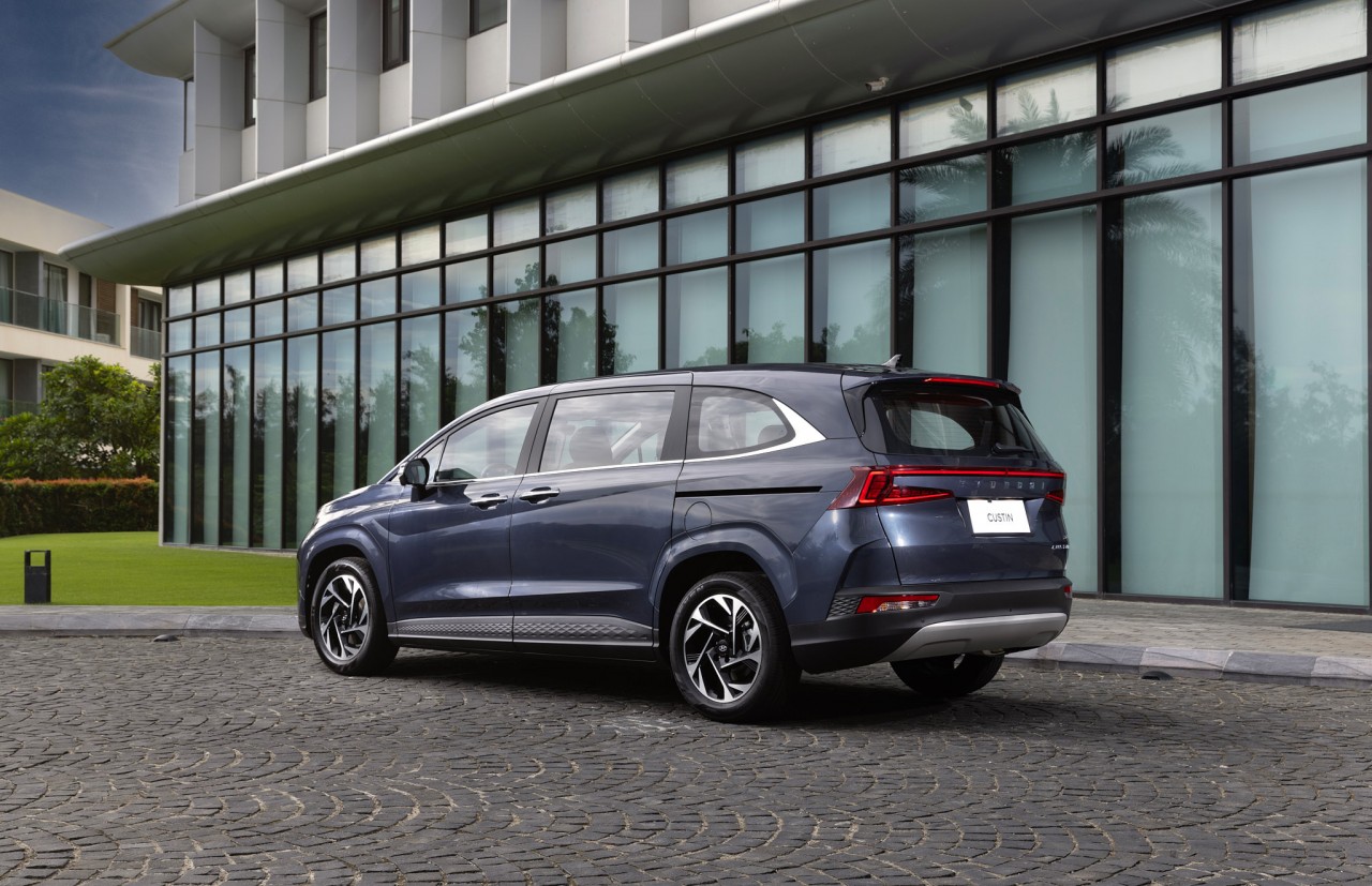 Hyundai Custin 2023 - Đối thủ Toyota Innova lần đầu xuất hiện tại Việt Nam