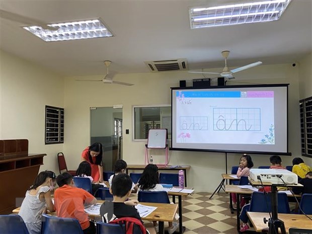 Lớp học Tiếng Việt ở Đại sứ quán Việt Nam tại Malaysia. (Ảnh: TTXVN phát)