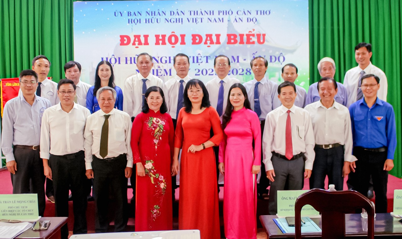 Tiến sĩ Huỳnh Văn Nghiệp tái đắc cử Chủ tịch Hội hữu nghị Việt Nam - Ấn Độ TP Cần Thơ