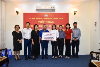 Người Việt tại Séc trao 500 triệu đồng hỗ trợ các nạn nhân trong vụ cháy chung cư mini Khương Hạ