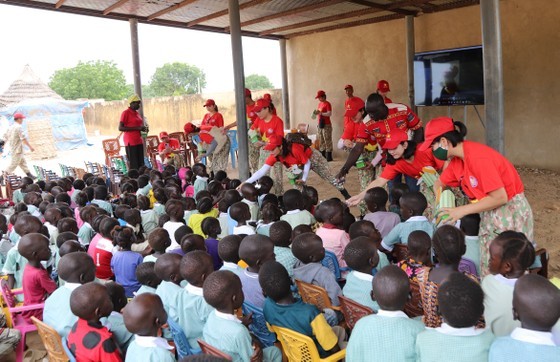 Lực lượng Gìn giữ hòa bình Việt Nam khảo sát, hỗ trợ cải tạo trường học cho trẻ em ở Abyei