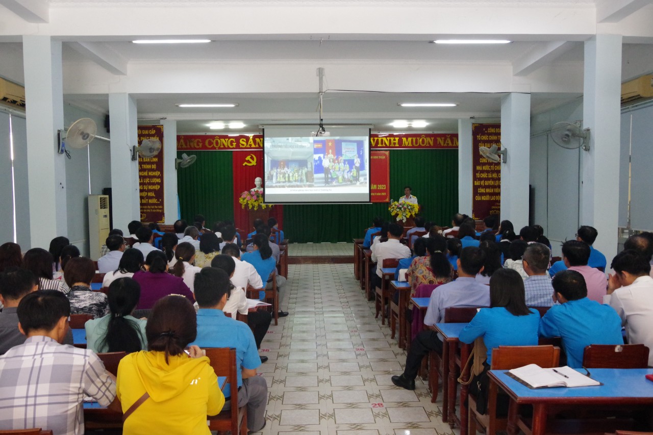 Ninh Thuận: Tuyên truyền tình hình biển đảo cho cán bộ Công đoàn