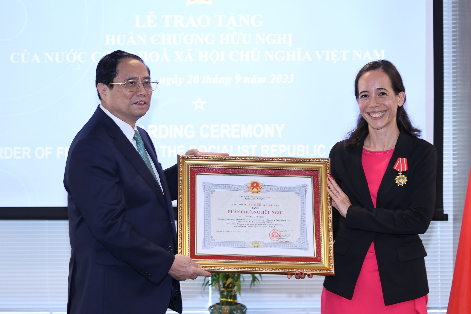 Thủ tướng trao huân chương cao quý cho Giám đốc Chương trình toàn cầu về tiêm chủng - Ảnh 1.