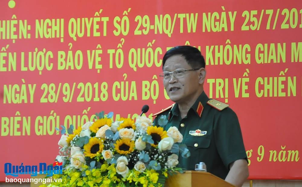 Thiếu tướng Đặng Đức Đông - Phó Tư lệnh Bộ Tư lệnh tác chiến không gian mạng phát biểu tại hội nghị.