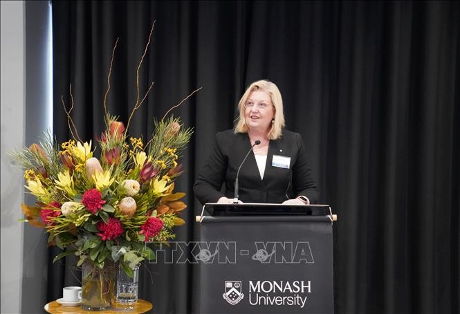 Bà Susan Elliot, Hiệu trưởng trường Đại học Monash (Australia), phát biểu tại sự kiện TECHFEST 2023 tại Australia. Ảnh: Thanh Tú/Pv TTXVN tại Australia
