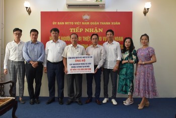Người Việt tại Ba Lan dành tặng 153 triệu đồng hỗ trợ nạn nhân vụ cháy ở Hà Nội