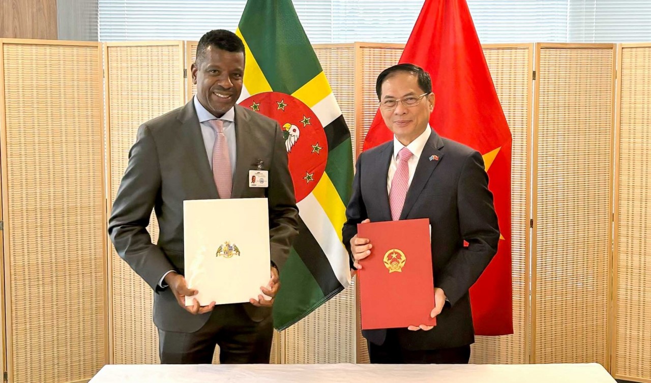 Ký kết Hiệp định miễn thị thực Việt Nam - Dominica