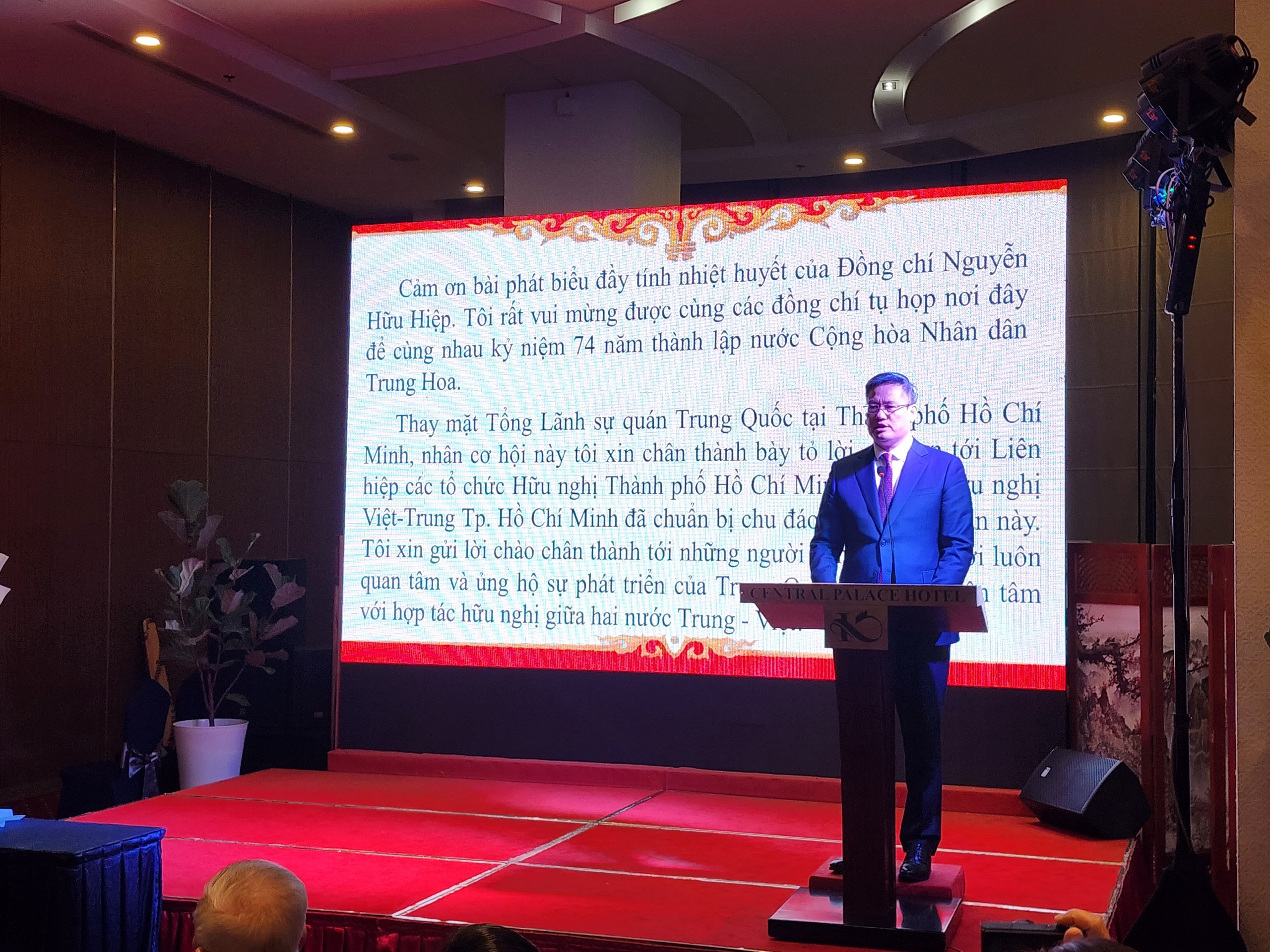 Ông Ngụy Hoa Tường, Tổng lãnh sự Trung Quốc tại TP Hồ Chí Minh phát biểu tại buổi họp mặt. (Ảnh: htv.com.vn)
