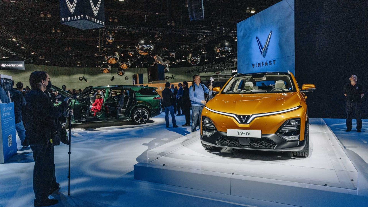 VF 6 lần đầu xuất hiện trước công chúng tại Los Angeles Auto Show 2022.