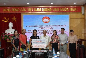 Hội LHPNVN tại Đức ủng hộ 112 triệu đồng cho nạn nhân vụ cháy chung cư ở Hà Nội