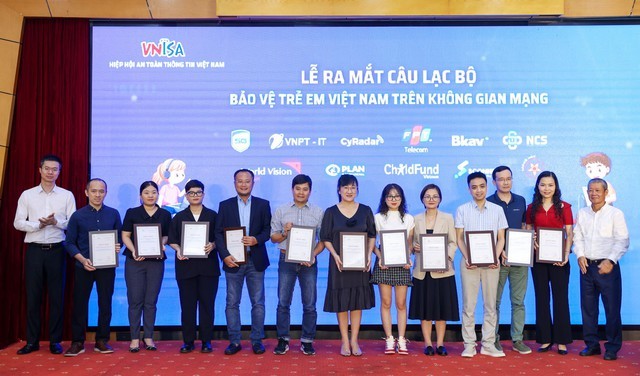 Ra mắt CLB Bảo vệ trẻ em Việt Nam trên không gian mạng - Ảnh: VGP/HM