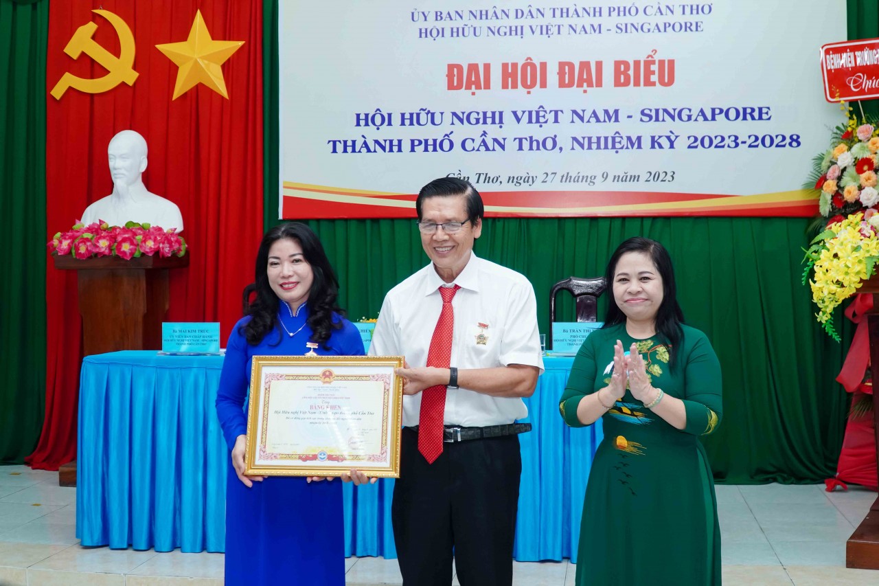 Bà Trần Thị Xuân đắc cử  Hội Hữu nghị Việt Nam - Singapore TP Cần Thơ