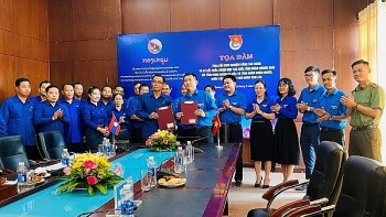Thanh niên ba tỉnh Chăm Pa Sắc, Khăm Muộn và Quảng Ngãi chia sẻ kinh nghiệm công tác Đoàn