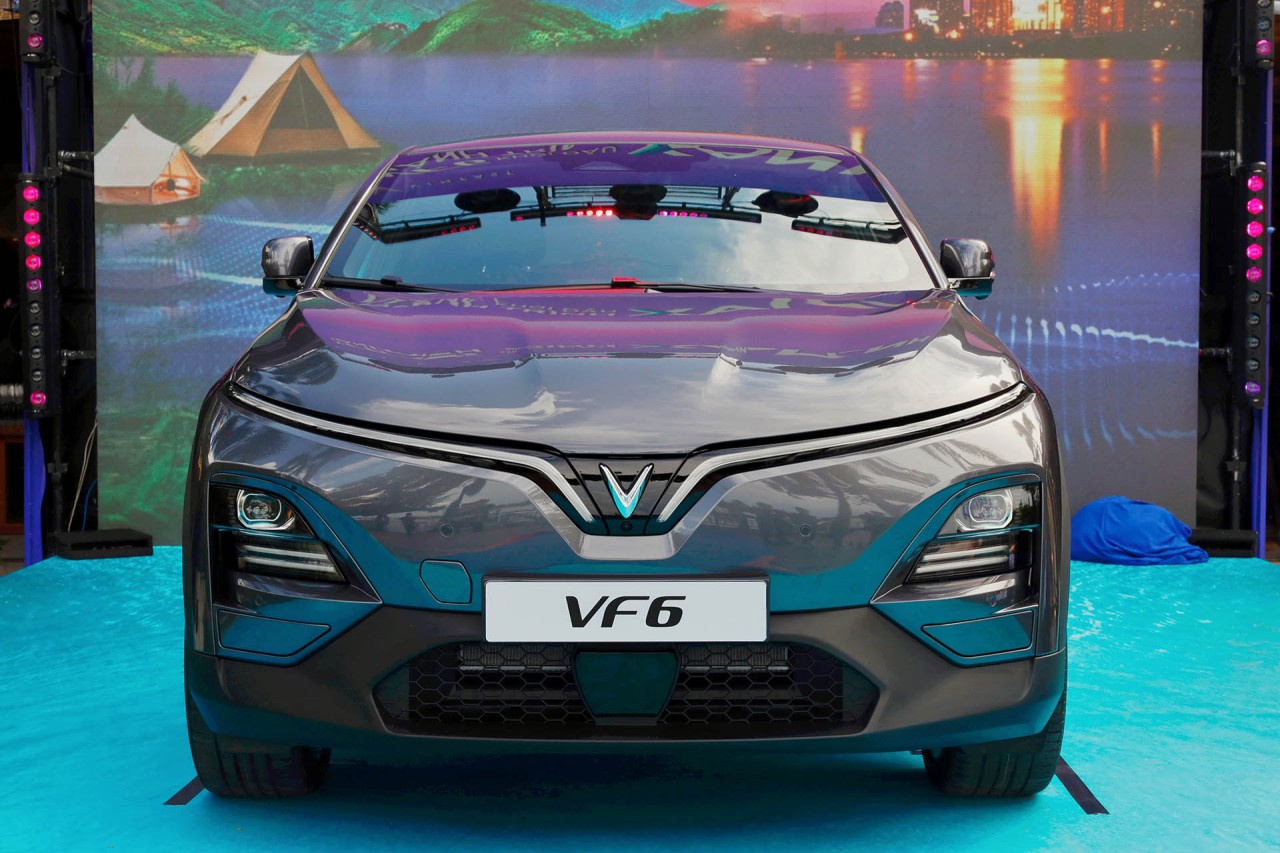VinFast chính thức ra mắt mẫu SUV điện VF6 dành cho gia đình Việt