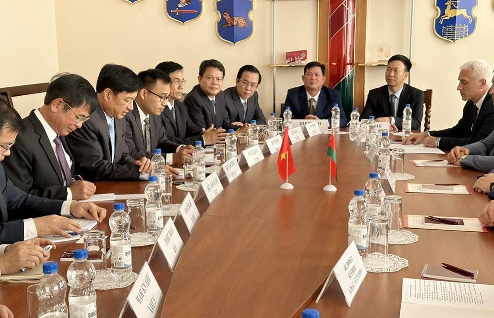 Đoàn đại biểu cấp cao Bộ Công an Việt Nam làm việc với Ủy ban Giám định Tư pháp Cộng hòa Belarus.