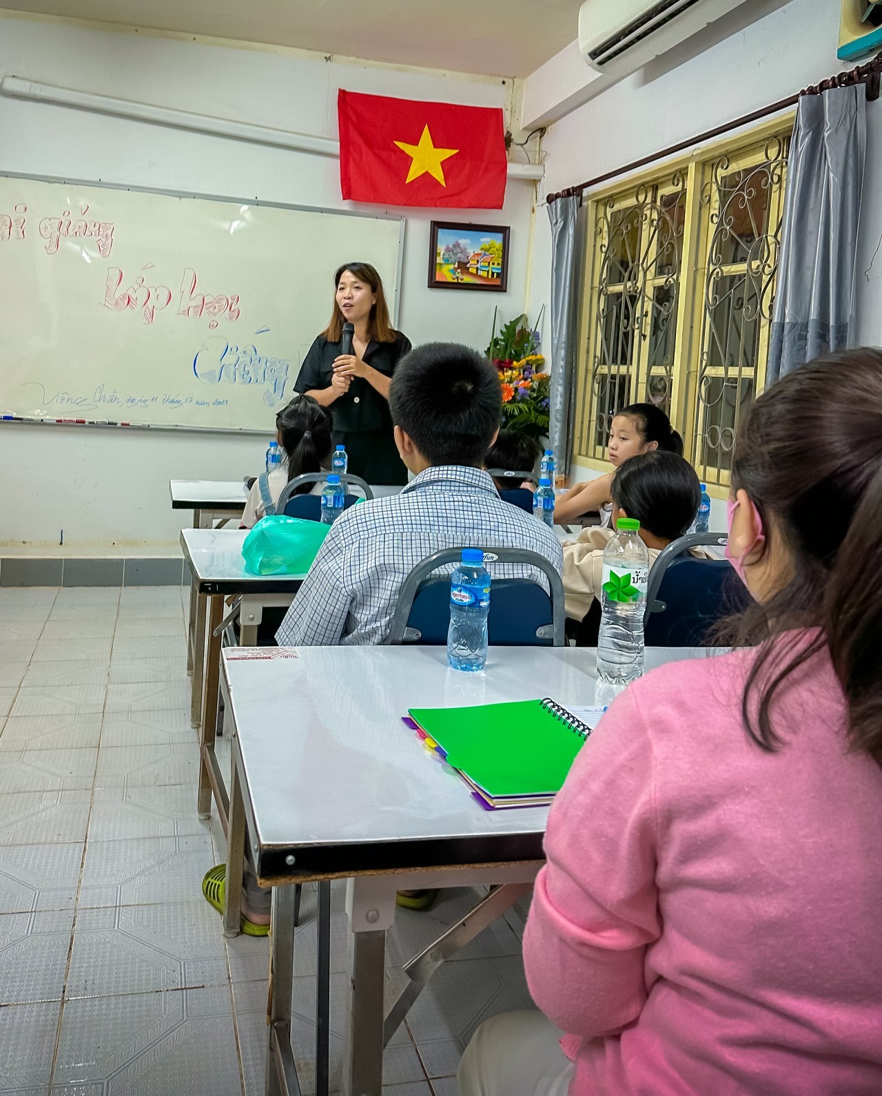 Nguyễn Thị Thu Huyền - Sứ giả tiếng Việt tại Lào