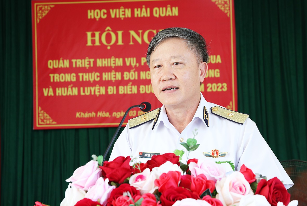 Chuẩn Đô đốc Nguyễn Văn Lâm phát biểu giao nhiệm vụ cho đoàn công tác