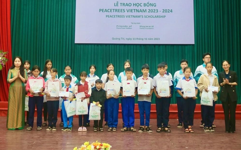 Trao học bổng PeaceTrees VietNam cho 125 học sinh nghèo trên địa bàn tỉnh Quảng Trị
