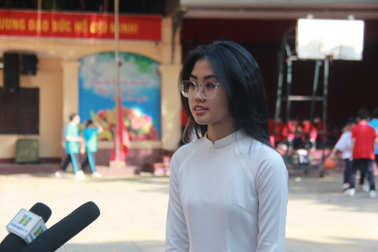 Em Bùi Uyển Nhi, học sinh lớp 11D10, trường THPT Trần Phú - Hoàn Kiếm 