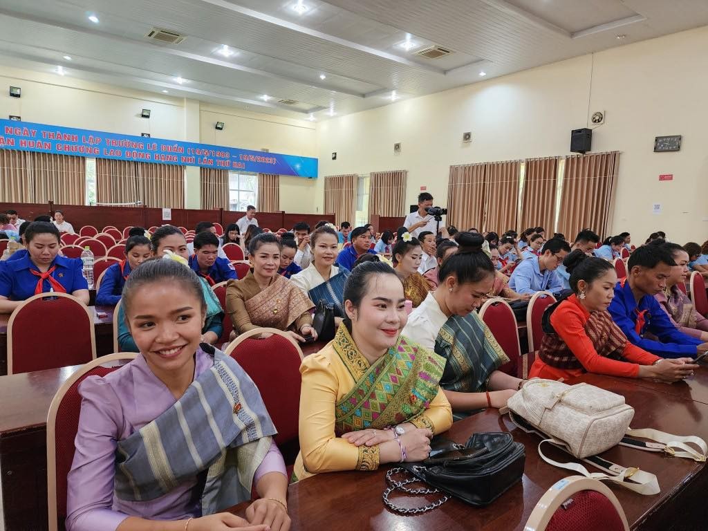 lớp bồi dưỡng Phụ trách thiếu nhi Thành Đoàn Viêng Chăn - Lào (khóa 13) năm 2023 và lớp bồi dưỡng giáo viên làm Tổng phụ trách Đội khoá 28