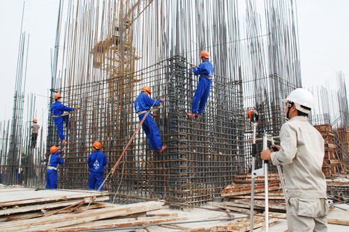 lao động Việt Nam sang làm việc tại Malaysia chủ yếu trong các lĩnh vực sản xuất chế tạo, nông nghiệp, xây dựng và dịch vụ