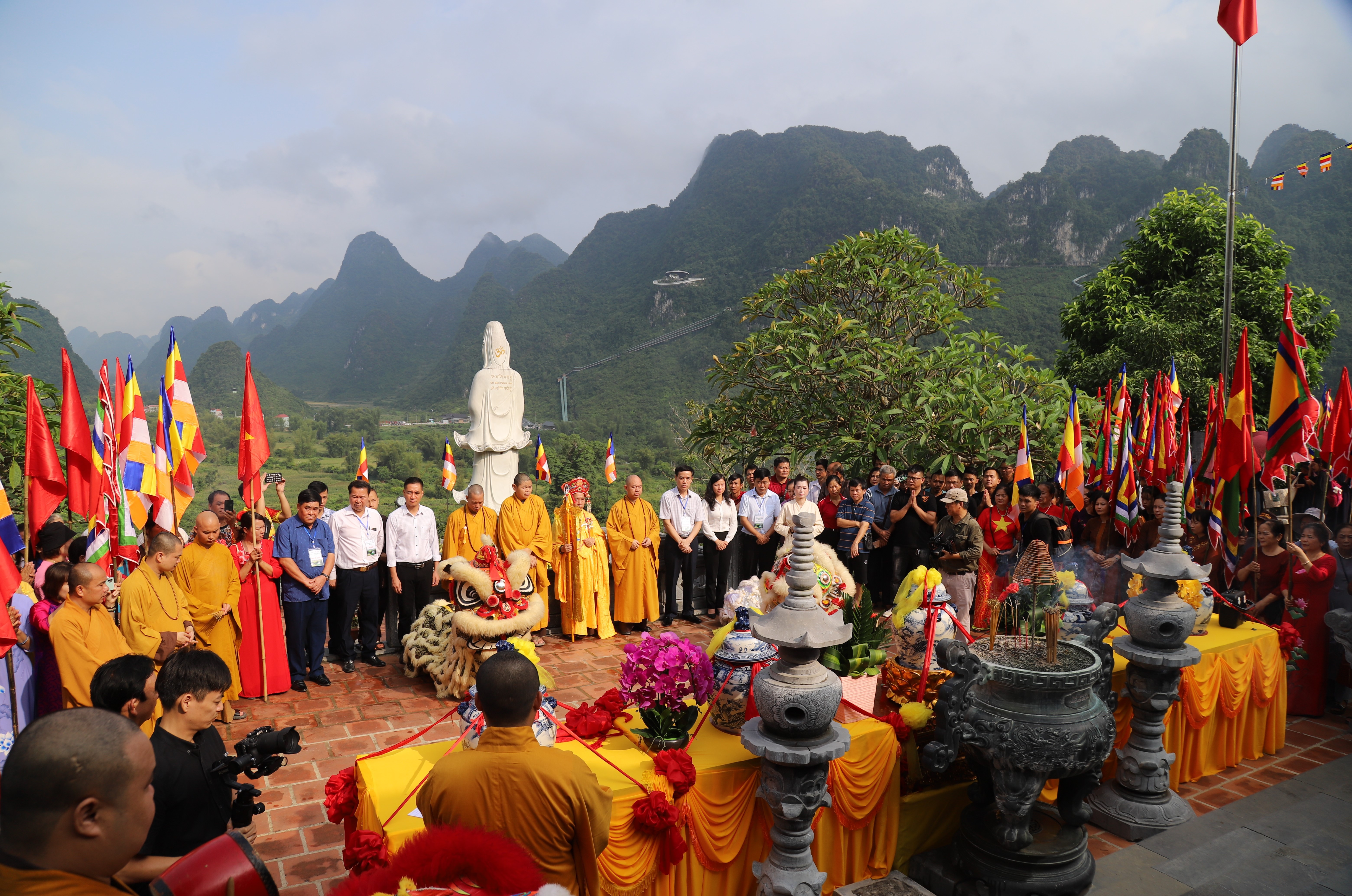 Lễ cầu quốc thái dân an, mưa thuận gió hòa diễn ra tại chùa Phật Tích Trúc Lâm Bản Giốc.