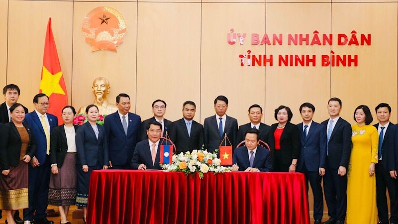 Thắt chặt mối quan hệ, tình đoàn kết giữa tỉnh Ninh Bình và Thủ đô Viêng Chăn