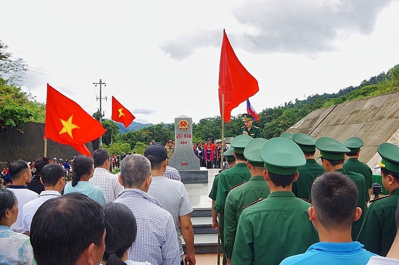 Thắt chặt quan hệ đoàn kết hữu nghị giữa lực lượng vũ trang và nhân dân khu vực biên giới Việt Nam - Lào
