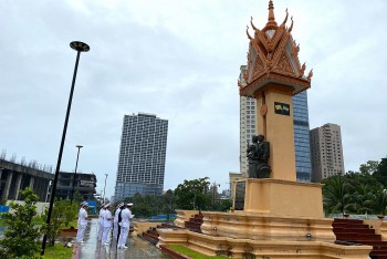 Gìn giữ, tu sửa các Đài hữu nghị Việt Nam – Campuchia