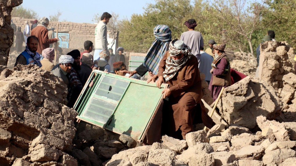 Thế giới hỗ trợ Afghanistan khẩn trương cứu hộ sau động đất