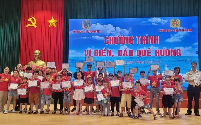 Nuôi dưỡng tình yêu biển đảo quê hương