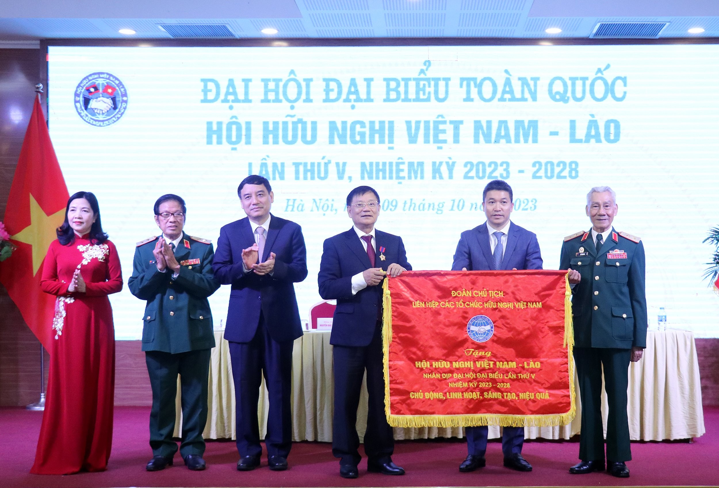Ông Nguyễn Đắc Vinh giữ chức Chủ tịch Hội hữu nghị Việt Nam - Lào nhiệm kỳ 2023-2028